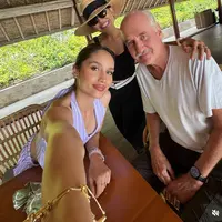 Cinta Laura saat Mengunjungi Orangtua di Bali dengan tampilan santai. [@claurakiehl]