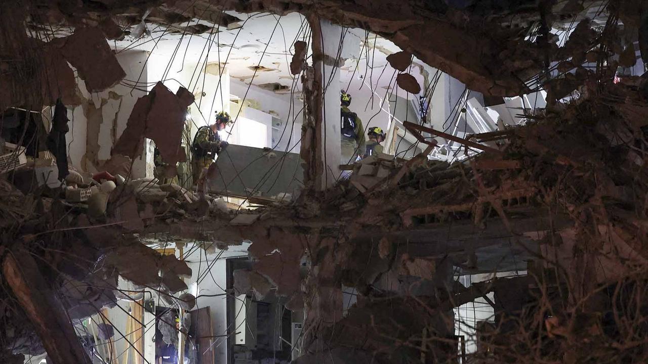 FOTO: Pembalasan Iran, Rudal Balistik Memorakporandakan Kompleks Bangunan di Kota Tel Aviv Israel