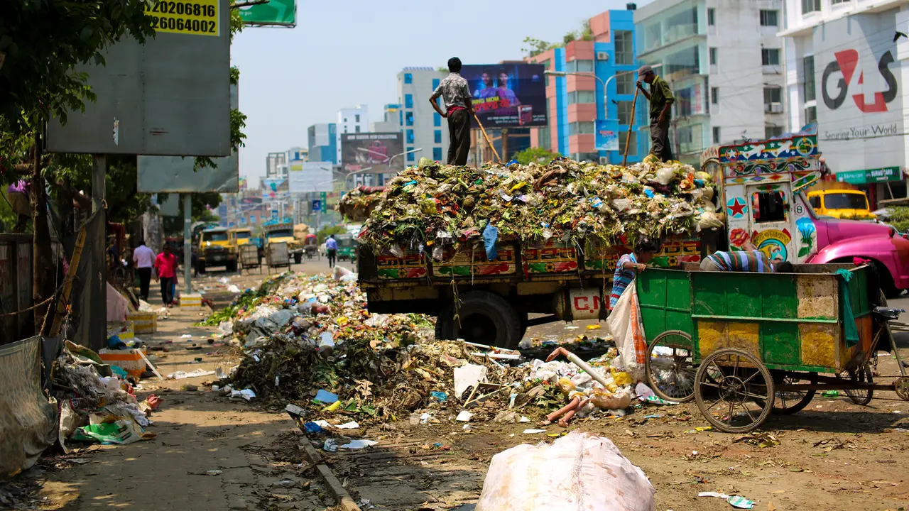 Kebiasaan Buruk Membuang Sampah Sembarangan