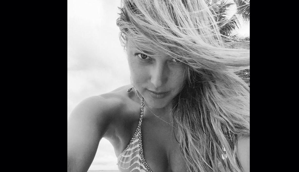 Vanessa Huppenkothen memberi judul fotonya ini ‘Strong is the new beautiful’ (Facebook.com/vanehuppoficial)