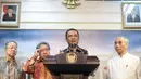 Menteri Perindustrian Saleh Husin memberikan keterangan pers pers di Istana Merdeka, Jakarta, Selasa (13/10/2015). Pemerintah akan mempertimbangkan usulan Gaikindo untuk mengurangi tarif Pajak Penjualan Barang Mewah. (Liputan6.com/Faizal Fanani) 
