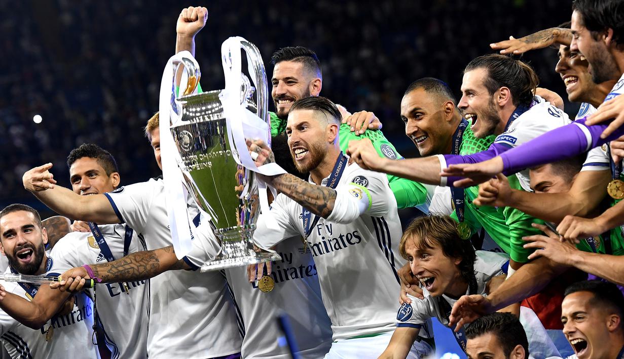 Sergio Ramos sudah membantu Madrid memenangi banyak gelar. Antara lain lima trofi LaLiga, dua Copa del Rey, empat Piala Super Spanyol, empat Liga Champions, tiga Piala Super Eropa, dan empat Piala Dunia Antarklub. (EPA/Aandy Rain)