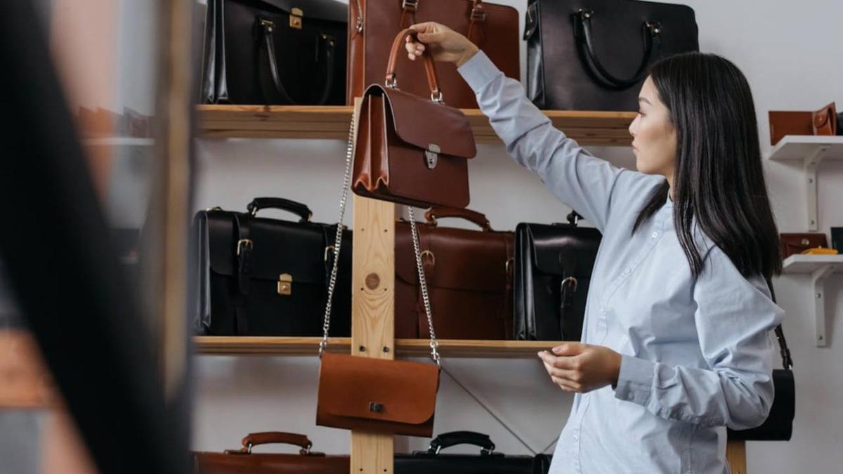 Pilihan Tas Lokal Wanita Multifungsi: Dari Meeting Kantor Langsung Bukber Tetap Stylish