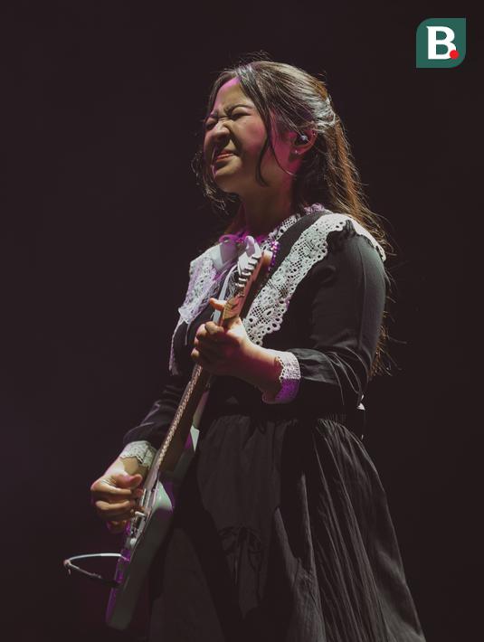 Penampilan Bernadya dalam acara KapanLagi Buka Bareng BRI Festival 2025 yang berlangsung di Plaza Parkir Timur Kompleks Stadion Utama Gelora Bung Karno (SUGBK), Senayan, Jakarta. (Bola.com/Bagaskara Lazuardi)