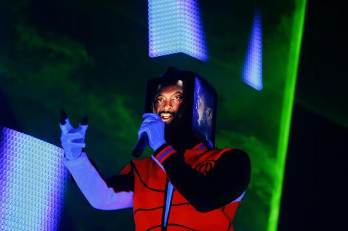 Will.I.am sulap iPad jadi topeng hidup