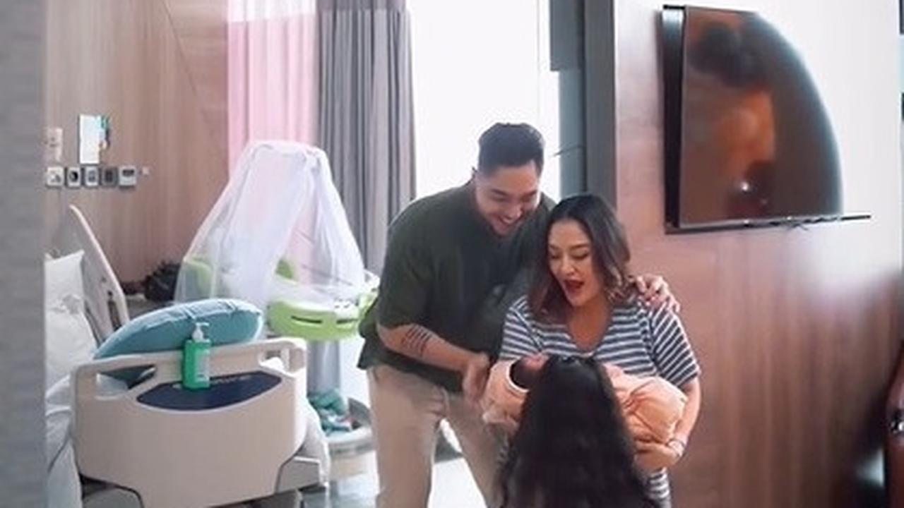 Momen Perdana Siti Badriah Bagikan Kebersamaan Bareng Krisjiana dan 2 Anak, Seru-seruan Joget Bareng