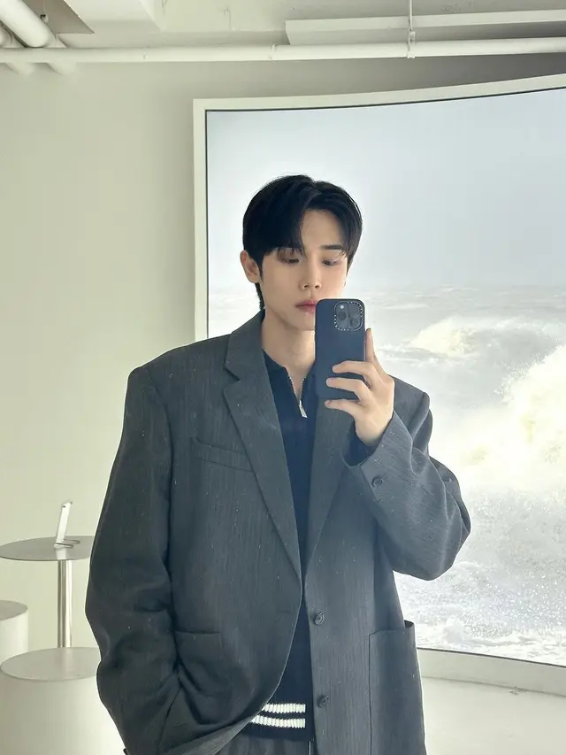 Segera Menikah dengan Penyanyi Ailee, 6 Gaya Choi Si Hun Single’s Inferno yang Ternyata Fanboy Sang Calon Istri