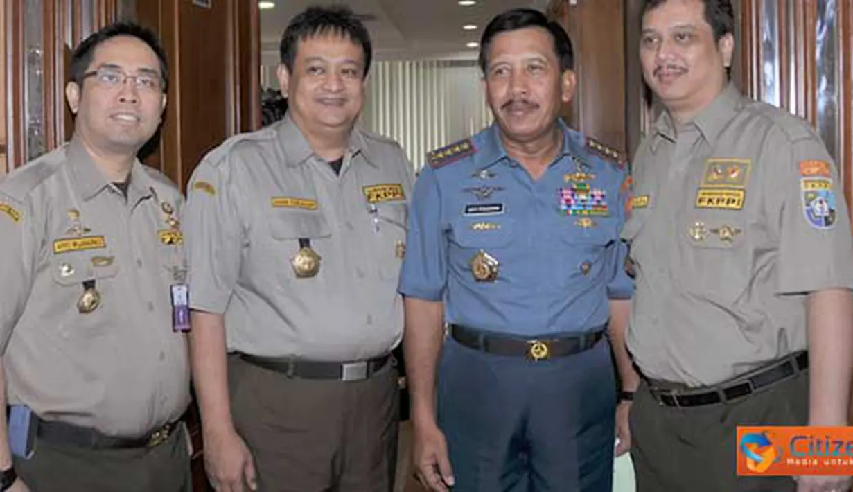 Citizen6, Jakarta: Panglima TNI menerima kunjungan Pengurus Pusat Gerakan Muda Forum Komunikasi Putra Putri Purnawirawan dan Putra Putri TNI-Polri (PP GM FKPPI) di Mabes TNI Cilangkap, Jakarta Timur, Jumat (8/4). (Pengirim: Badar)