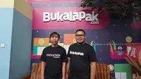 Mobile Apps Developer Lead Bukalapak Hasanul Hakim (kiri) dan VP Engineering Bukalapak Ibrahim Arief saat ditemui di kantor Bukalapak, Kemang, Jakarta Selatan. (Liputan6.com/Agustin Setyo Wardani)