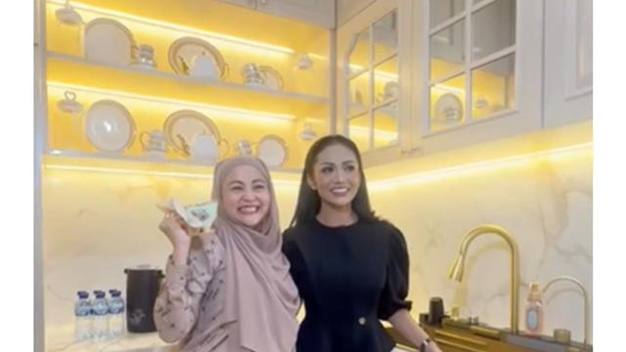 8 Potret Dapur Rumah Krisdayanti Usai Renovasi, Bergaya Klasik Modern