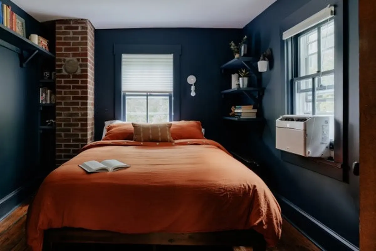 Ilustrasi Cat Kamar Tidur Warna Biru (Credit: Clay Banks/Unsplash)