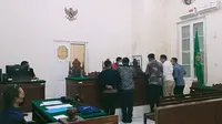 istri tersangka dugaan penipuan dan penggelapan gugat praperadilan Polres Pelabuhan Makassar di Pengadilan Negeri Makassar (Liputan6.com/ Eka Hakim)