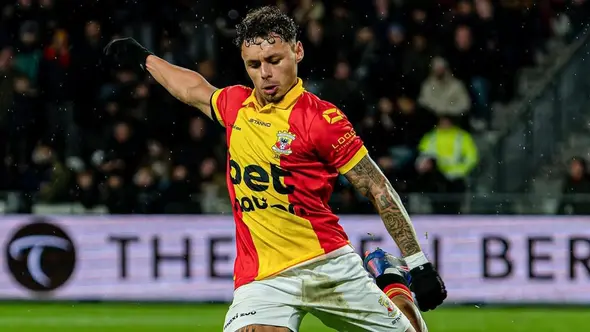 <p>Bek Go Ahead Eagles di Eredivisie 2024/2025, Dean James, berminat untuk dinaturalisasi menjadi Warga Negara Indonesia (WNI) untuk membela Timnas Indonesia. (Bola.com/Dok.Instagram Dean James).</p>