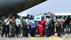 Empat jenazah korban pesawat AirAsia QZ8501 tiba di Lanud TNI AL Juanda, Surabaya, Jatim, Kamis (1/1/2015). (Liputan6.com/Johan Tallo)