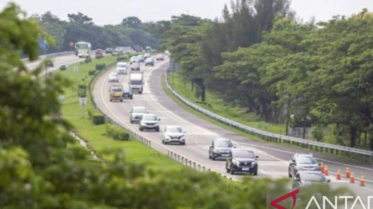 Arus Lalu Lintas Tol Cipali Ramai Lancar Selama Libur Nataru, Volume Kendaraan Melonjak