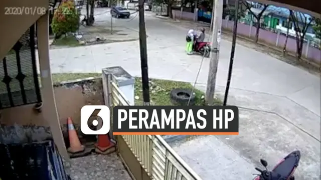 VIDEO: Modus Beri Tumpangan, Wanita Rampas Ponsel Anak SD