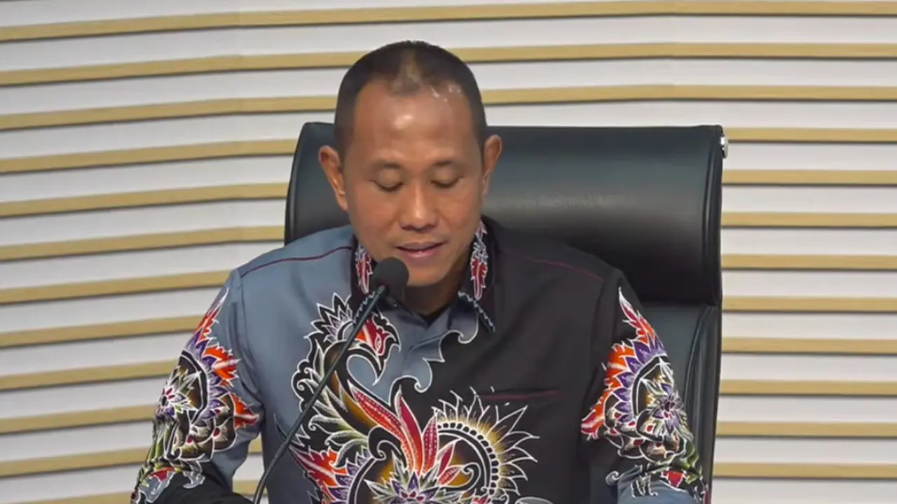 Pelaksana Tugas (Plt) Direktur Penyidikan KPK Achmad Taufik Husein saat menyampaikan keterangan pers terkait pengungkapan penangkap Bupati Lombok Barat Lalu Ahmad Zaini bersama 19 orang lainnya. (Istimewa)
