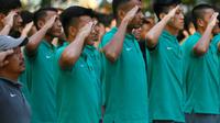 Timnas Indonesia U-19 menggelar upacara memperingati HUT RI ke-72, Kamis (17/8/2917), di Yogyakarta. (Bola.com/Ronald Seger)