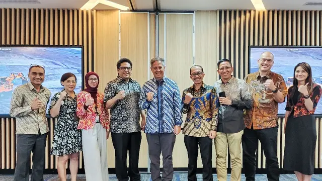 Foto bersama PT ABM Investama Tbk (ABMM) dengan jajaran manajemen PT Bank Central Asia. (Dok ABM)