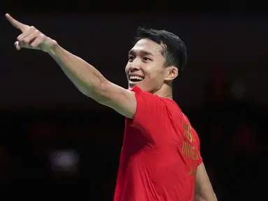 Tim bulutangkis Indonesia berhasil melaju ke babak final Piala Thomas 2020 usai mengalahkan Denmark dengan skor 3-1. Titik balik kemenangan Indonseia ada ditangan Jonatan Christie yang dengan susah payah menaklukan Anders Antonsen. (AP via Ritzau Scanpix/Claus Fisker)