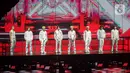 Boy group NCT 127 saat tampil menghibur penggemarnya di Indonesia Arena, Kompleks Gelora Bung Karno, Jakarta, Sabtu (13/1/2024). (Liputan6.com/Angga Yuniar)