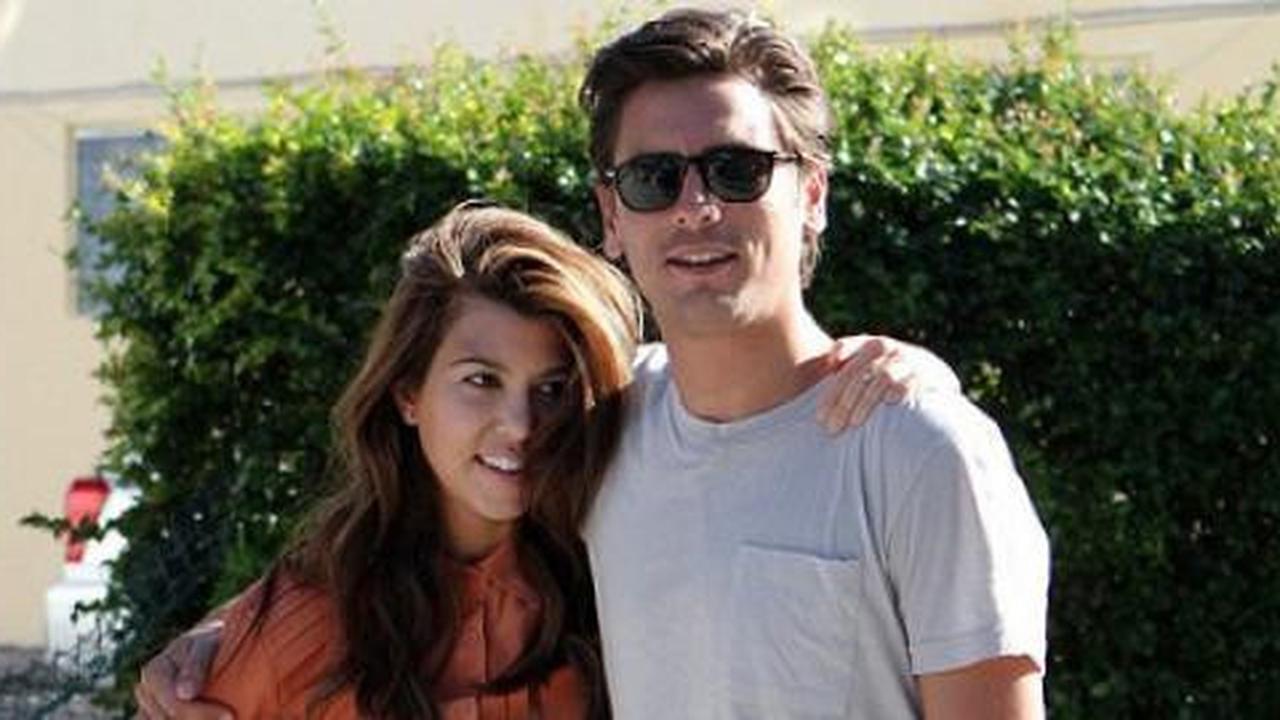Scott Disick remas pantat Kourtney Kardashian di depan umum