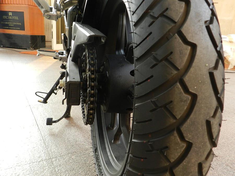 Kawasaki Bajaj Pulsar 200NS - Ban belakang