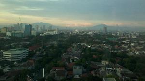 Hari Ini Jakarta Berawan Tebal, BMKG Ungkap Suhu dan Kecepatan Angin