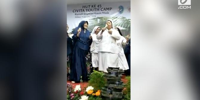 VIDEO: Adem, Grup Kasidah Nyanyi Bareng Suster Gereja