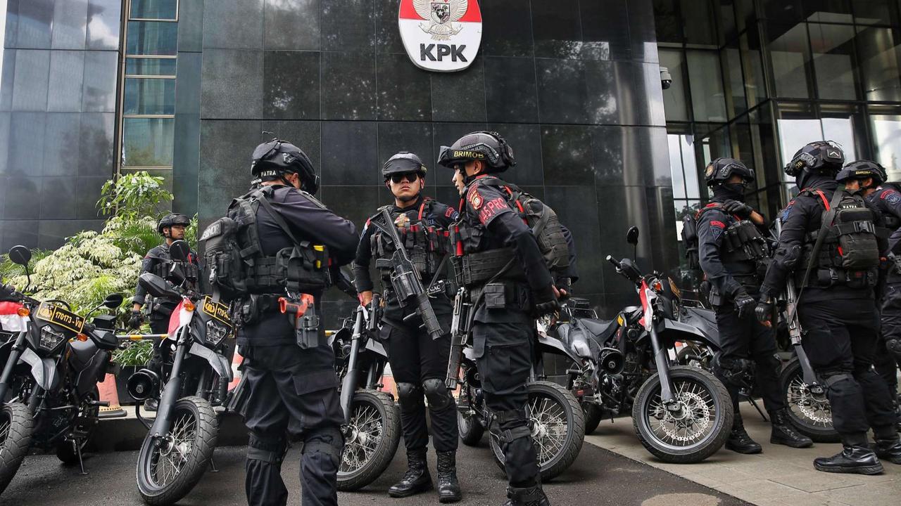 Gedung KPK Dijaga Ketat Polisi Bersenjata Saat Hasto Kristiyanto Diperiksa