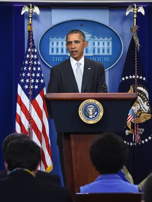 Presiden AS Barack Obama memberikan pernyataan terkait serangan bom di Perancis, Jumat (13/11/2015). Obama akan membantu Perancis melawan terorisme seperti yang pernah dilakukan Perancis untuk Amerika (AFP Photo/Jim Watson)