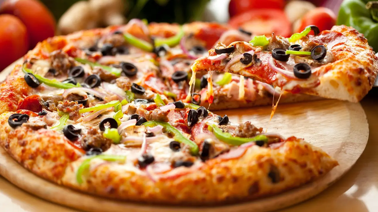 [Bintang] Pizza Tebal vs Tipis, Mana yang Jadi Favoritmu?