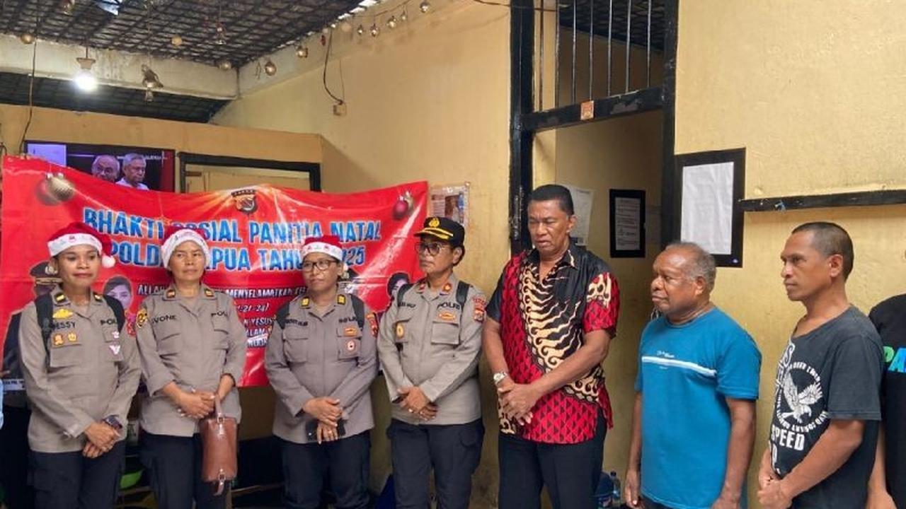 Personel Polri Berbagi Sukacita, Salurkan Bingkisan Natal Polri Jayapura untuk Tahanan dan Masyarakat