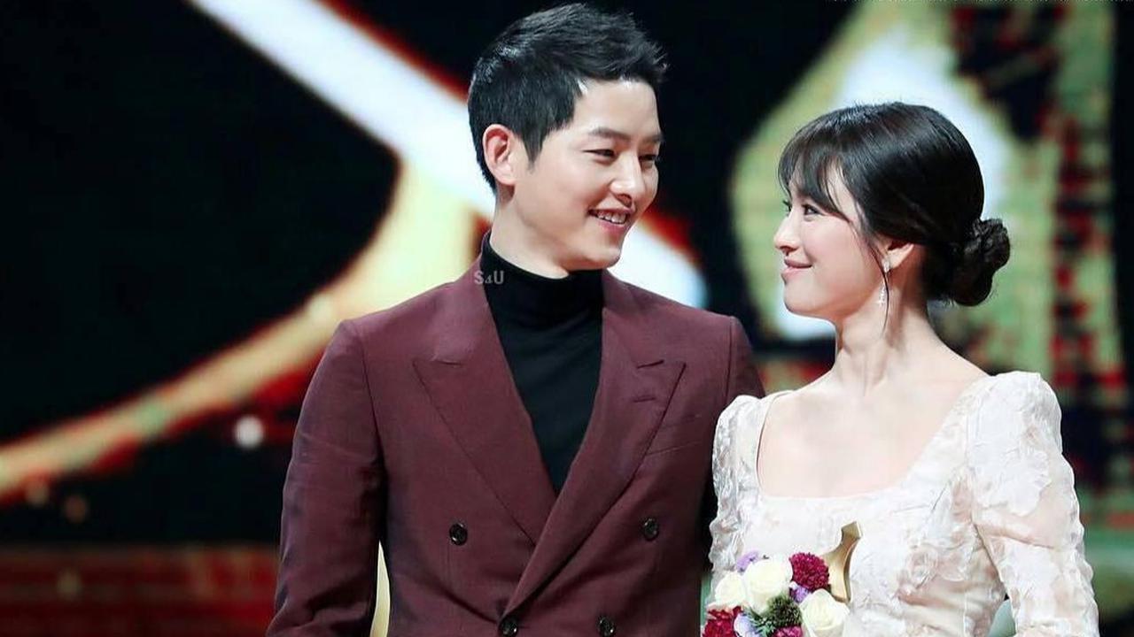 Drama fenomenal Descendats of The Sun mengantarkan Song Joong Ki ke pelaminan bersama Song Hye Kyo pada 31 Oktober 2017. Pengumuman pernikahan mereka mengejutkan banyak orang, karena Song Song Couple akhirnya menikah di dunia nyata.