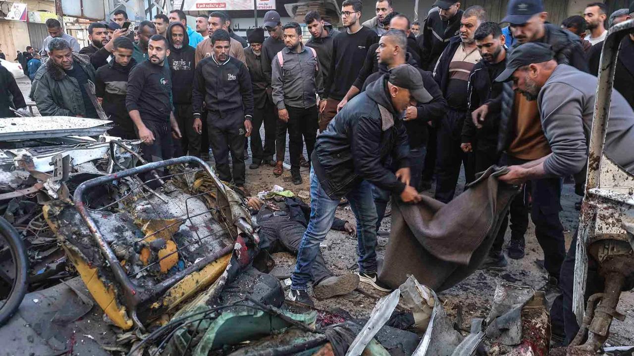 FOTO: Serangan Udara Israel Sasar Jip Polis di Gaza Tewaskan Tiga Orang