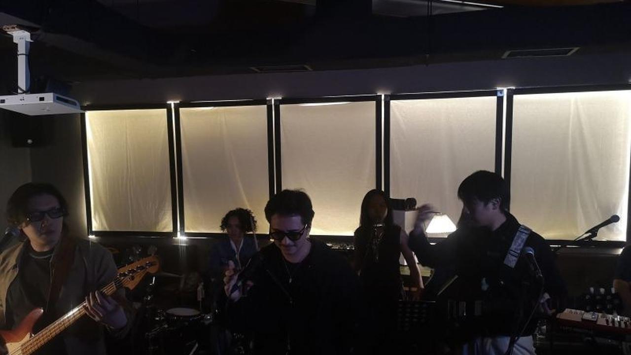 Jerome Kurnia Rindu Ayah di Peluncuran Album Ricecooker "Favorite Dinner Guest"