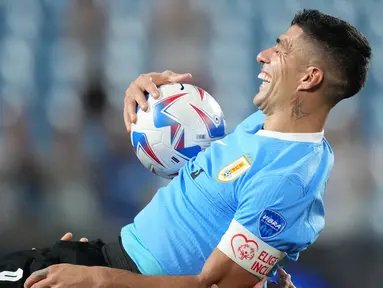 Pemain Uruguay, Luis Suarez merayakan kemenangan timnya atas Kanada pada laga perebutan peringkat ketiga Copa America 2024 di Bank of America Stadium, Charlotte, North Carolina, Minggu (14/07/2024). (AFP/Getty Images/Grant Halverson)