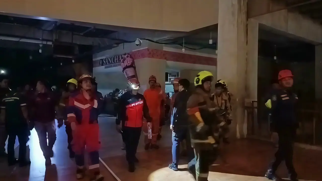 2 Orang Sempat Terjebak Saat Mal Nipah Makassar Kebakaran, Ada yang Pingsan dan Sesak Napas