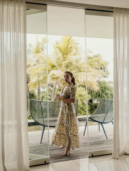 "Gue nggak pengin main sinetron berakting karena uangnya, gue mengejar uang itu. Tapi karena passion gue. Mau orang bilang ah sinetron capek blabla tapi emang passion gue dari dulu di situ," pungkas Nikita Willy. (Instagram/nikitawillyofficial94)