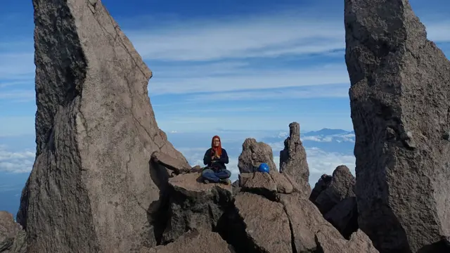 Pendakian Ekstrem Gunung Raung Jatim, Tantangan Lewati 4 Puncak Gunung dan Jalur Shiratol Mustaqim
