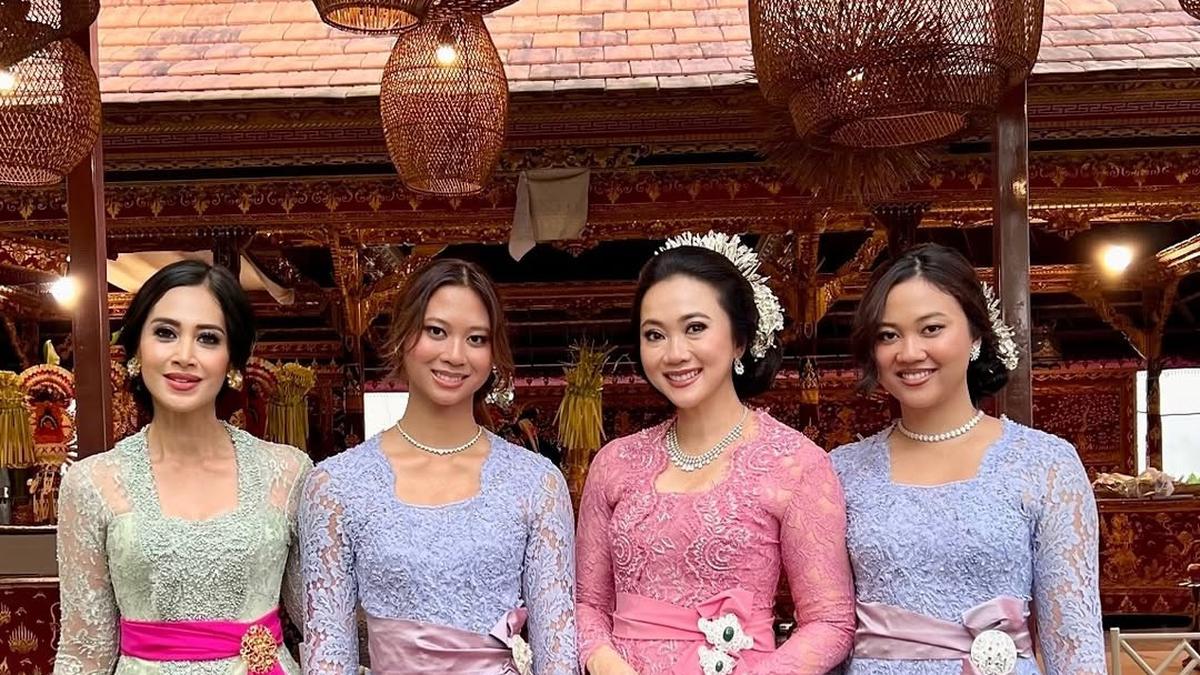 6 Gaya Elegan Diah Permatasari Dibalut Kebaya Bali Hijau Mint di Acara Kondangan