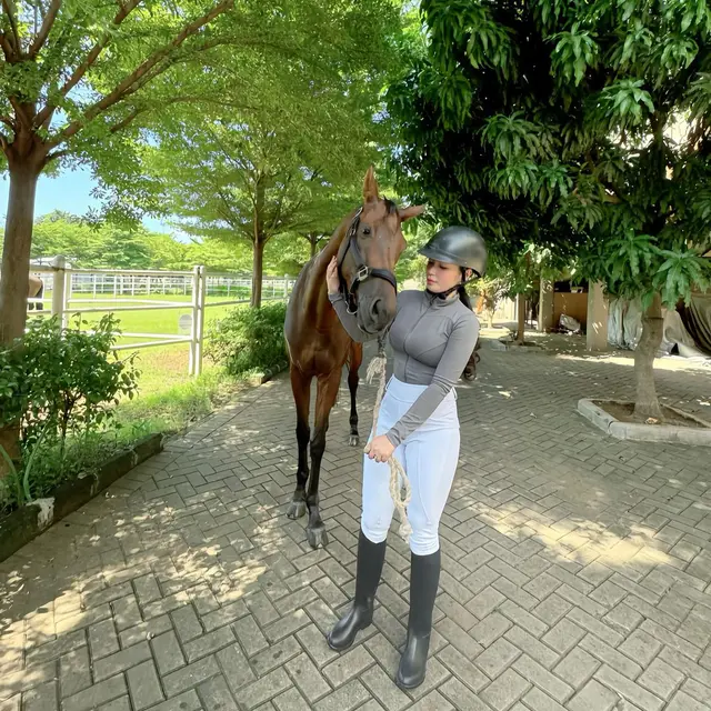 Gemar Olahraga Berkuda