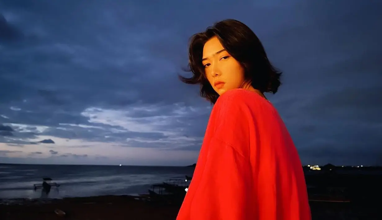 <p>Tidak sedikit netizen yang menyebut kalau Isyana Sarasvati lebih cocok gaya rambut pendek. (Foto: instagram.com/@isyanasarasvat)</p>