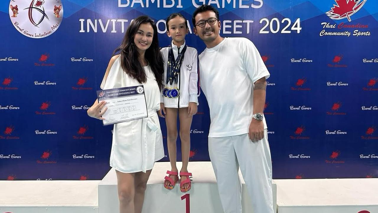 7 Potret Anak Atiqah Hasiholan dan Rio Dewanto Menang Gymnastic, Dapat 4 Emas - Langsung Tertidur Setelah Berkompetisi