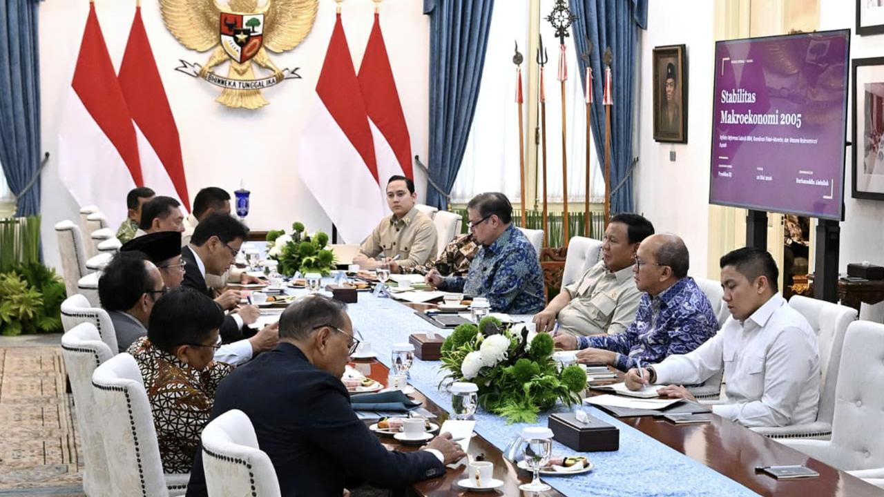 Seskab Teddy Ungkap Isi Pertemuan Presiden Prabowo dengan Sejumlah Menteri