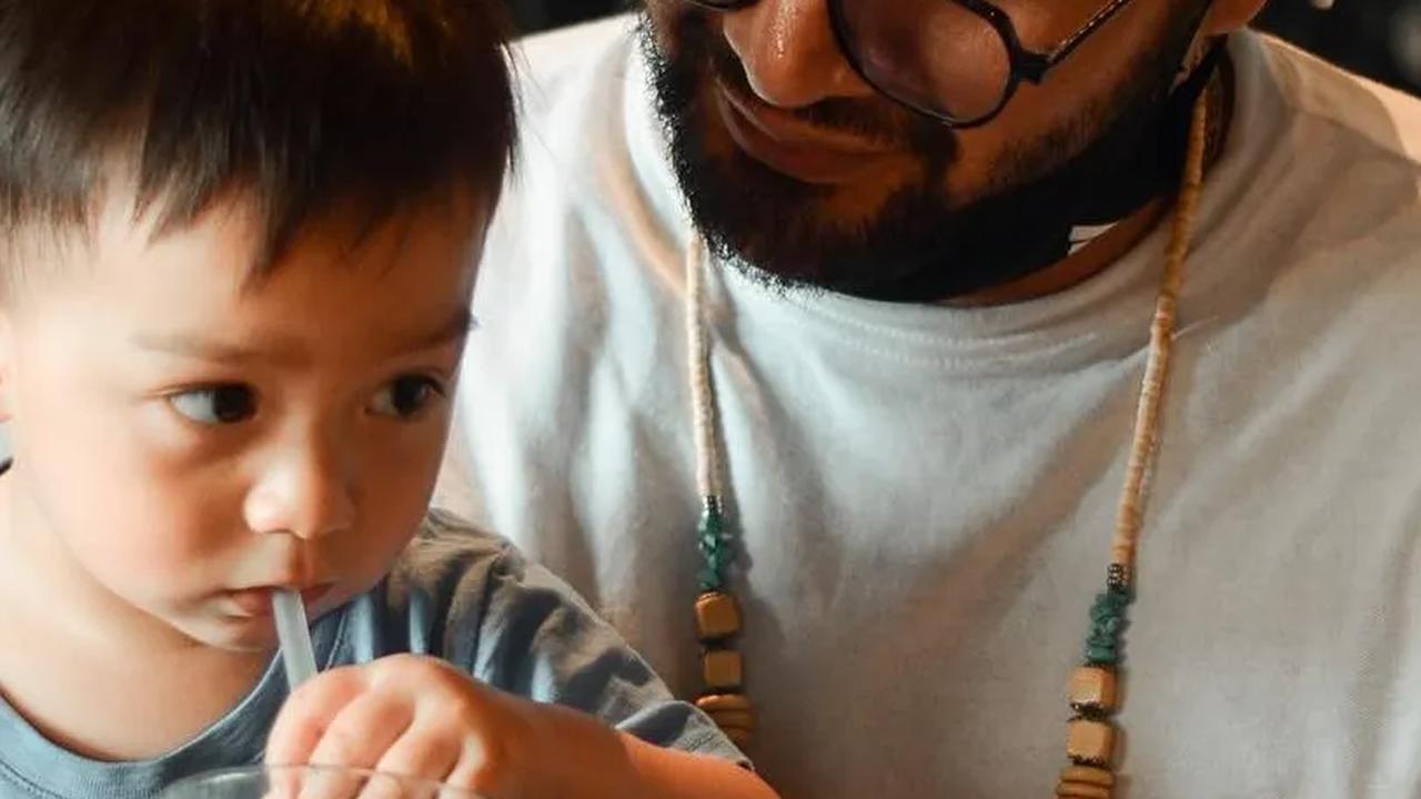 Momen Ammar Zoni Jemput Air Rumi di Sekolah usai Bebas dari Penjara, Bikin Terharu