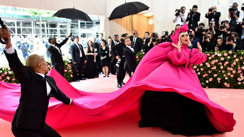 Lady Gaga Tampil Heboh di Met Gala 2019