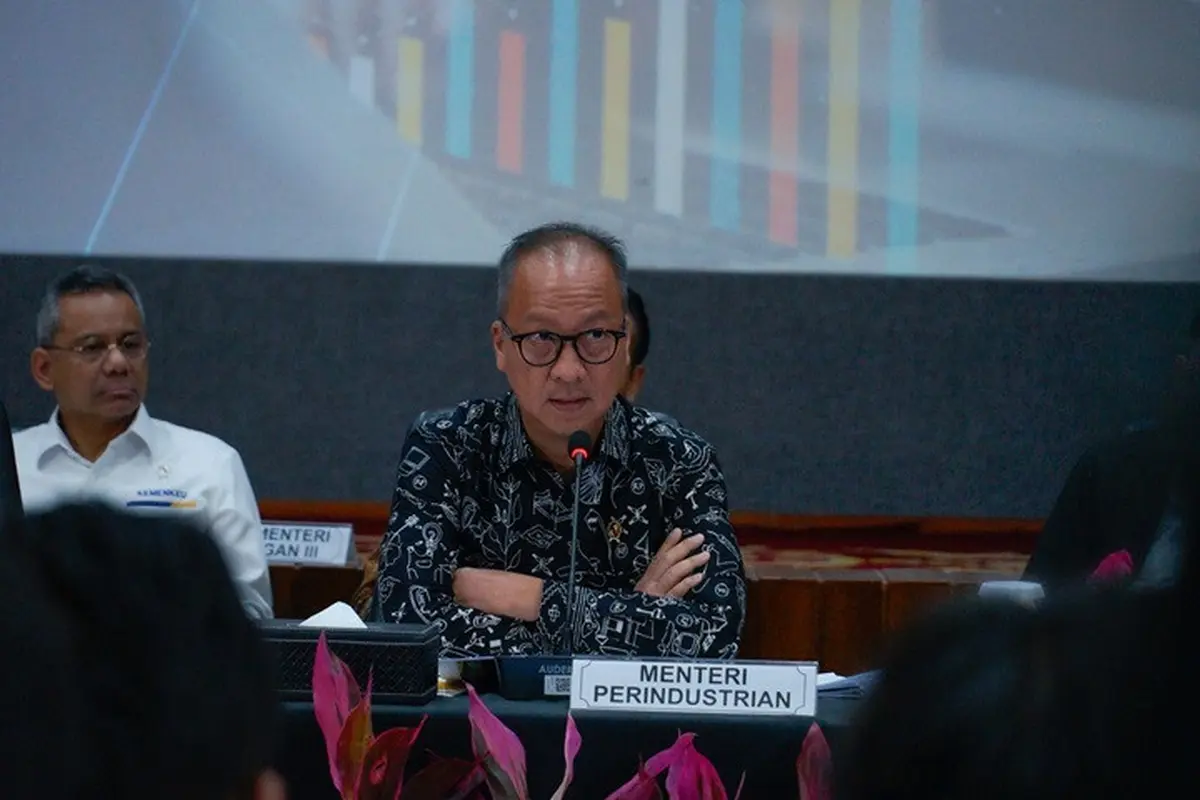 Menperin Bisa Cabut Izin Penjualan iPhone Cs di Indonesia
