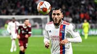 Rayan Cherki merupakan talenta muda jebolan Olympique Lyon. Di usianya yang baru 18 tahun, ia telah membuat lebih dari 60 penampilan senior. Sayangnya, belakangan ini ia jarang dimainkan dan baru mencetak 2 gol dan 4 assist pada musim ini. (AFP/Olivier Chassignole)