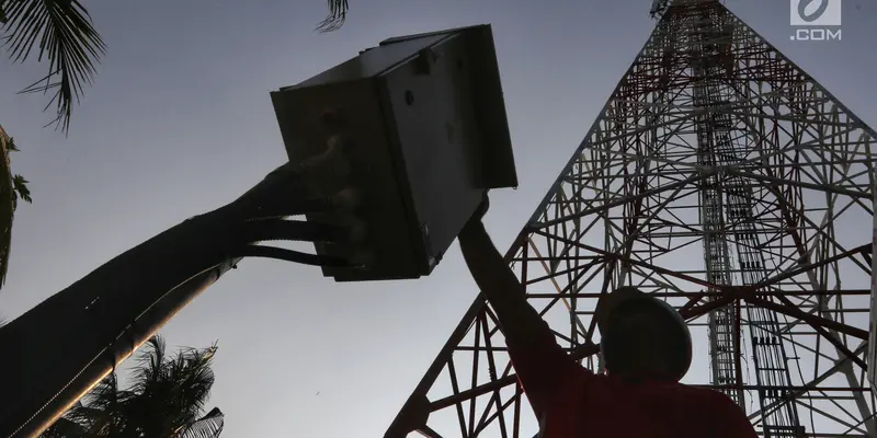 Melihat Perawatan Tower Telekomunikasi di Kepulauan Seribu